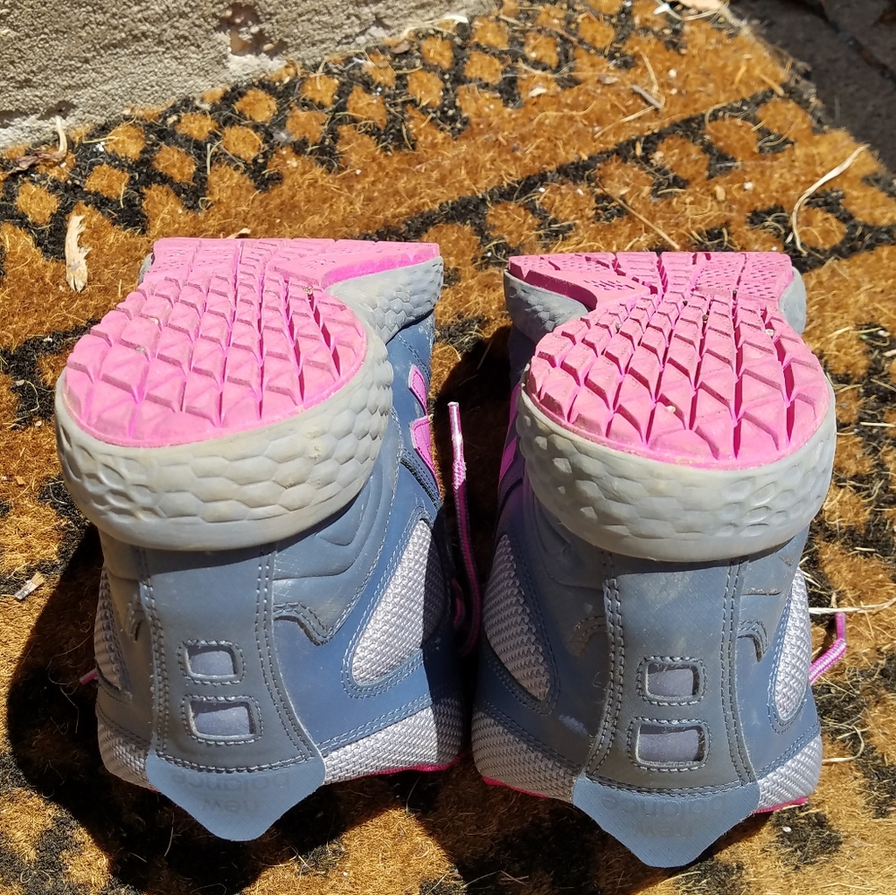 New Blanace Trail Boots Sneakers - Picture 4 of 8